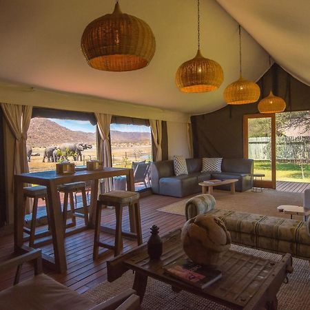 Tau Game Lodge Заповедник Мадикве Экстерьер фото