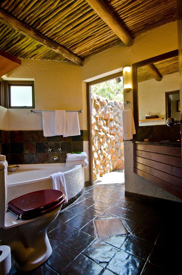 Tau Game Lodge Заповедник Мадикве Экстерьер фото
