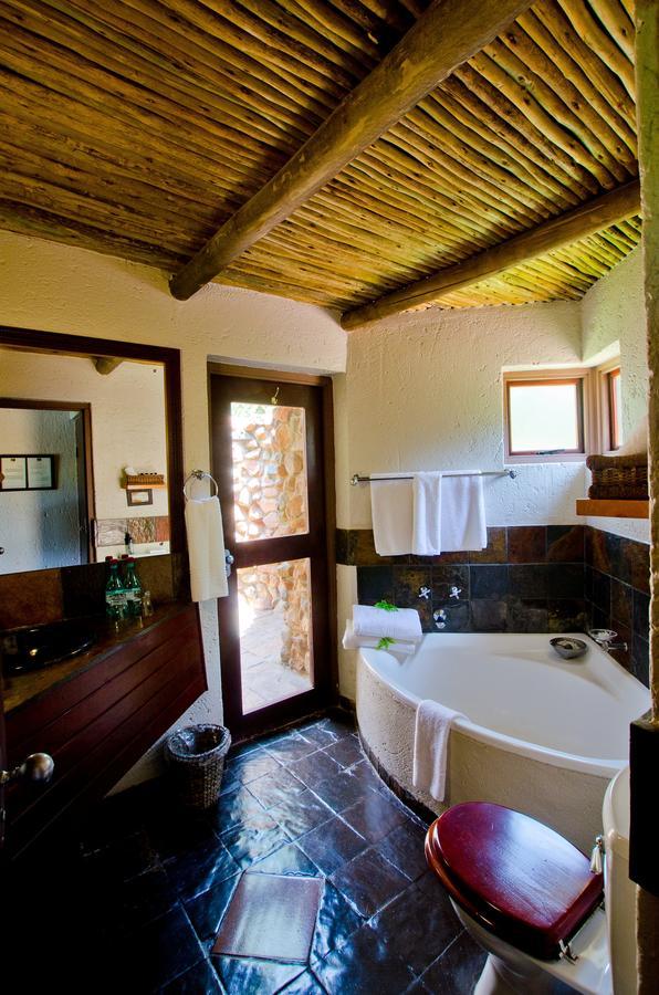 Tau Game Lodge Заповедник Мадикве Экстерьер фото