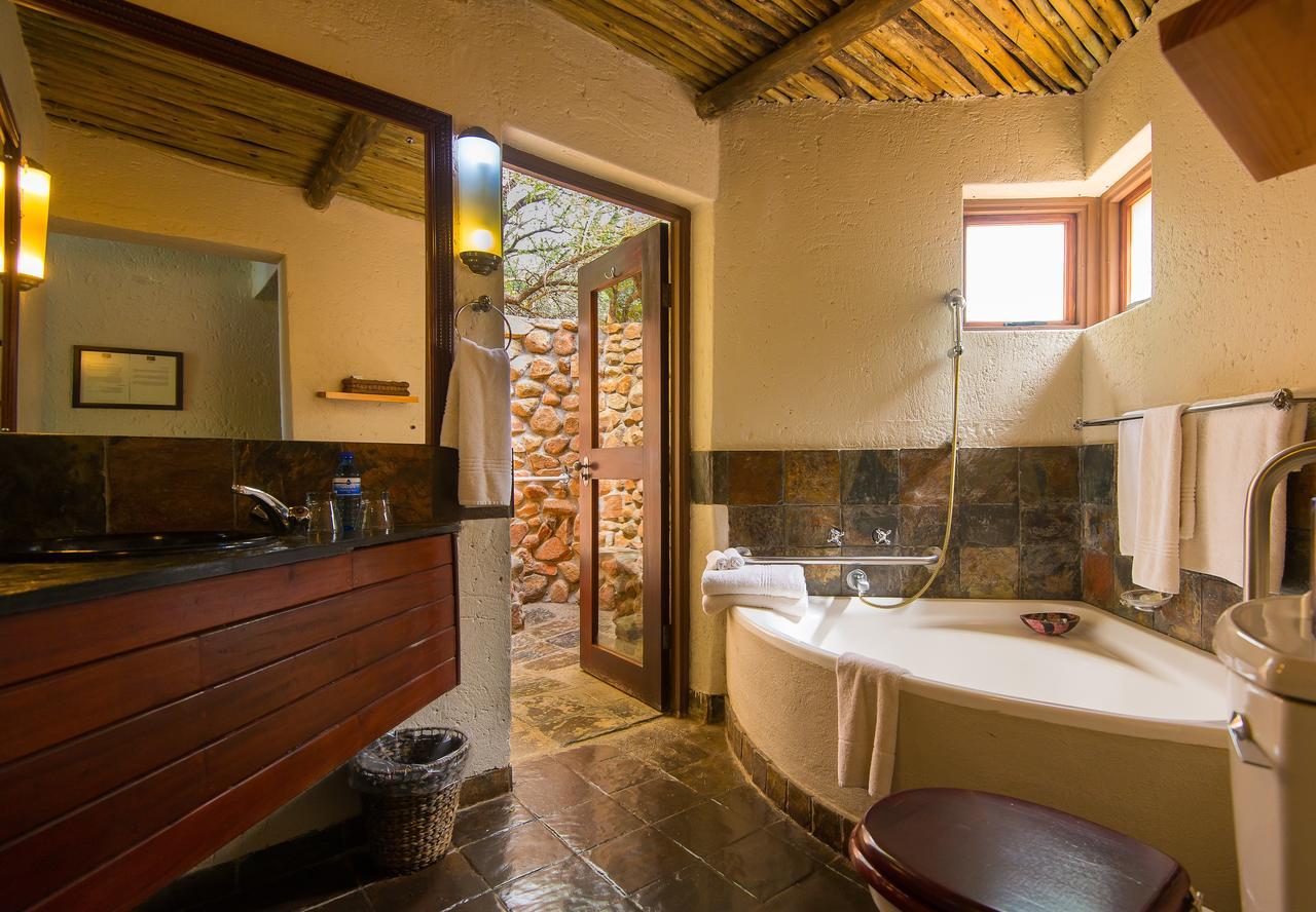 Tau Game Lodge Заповедник Мадикве Экстерьер фото