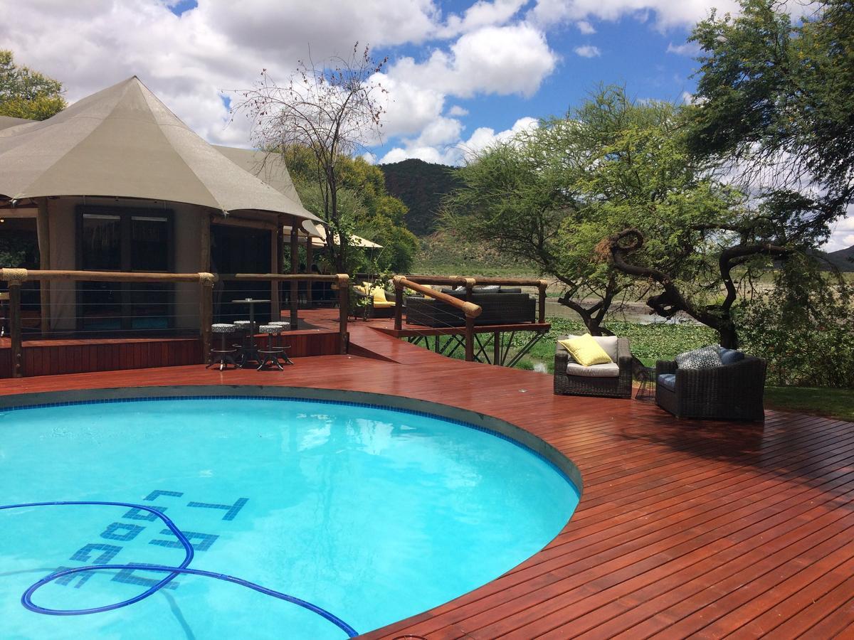 Tau Game Lodge Заповедник Мадикве Экстерьер фото