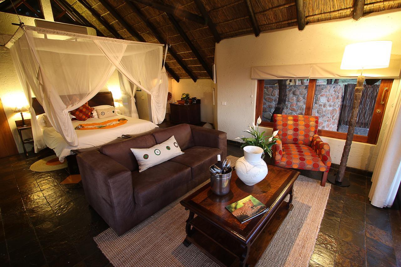 Tau Game Lodge Заповедник Мадикве Экстерьер фото