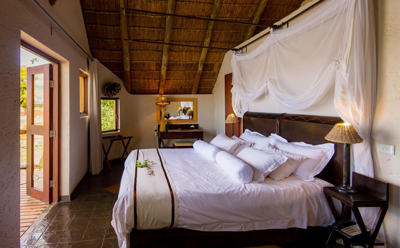 Tau Game Lodge Заповедник Мадикве Экстерьер фото