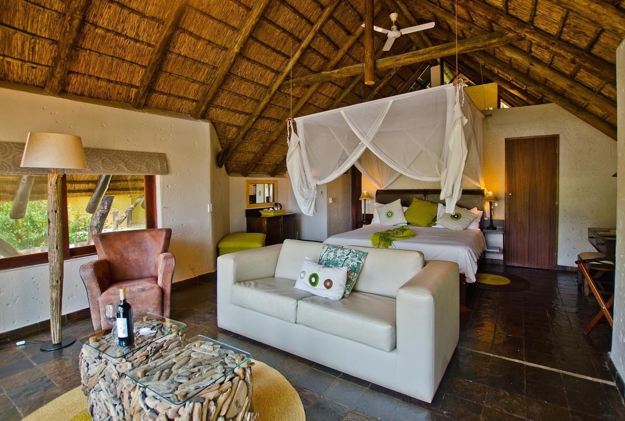 Tau Game Lodge Заповедник Мадикве Экстерьер фото