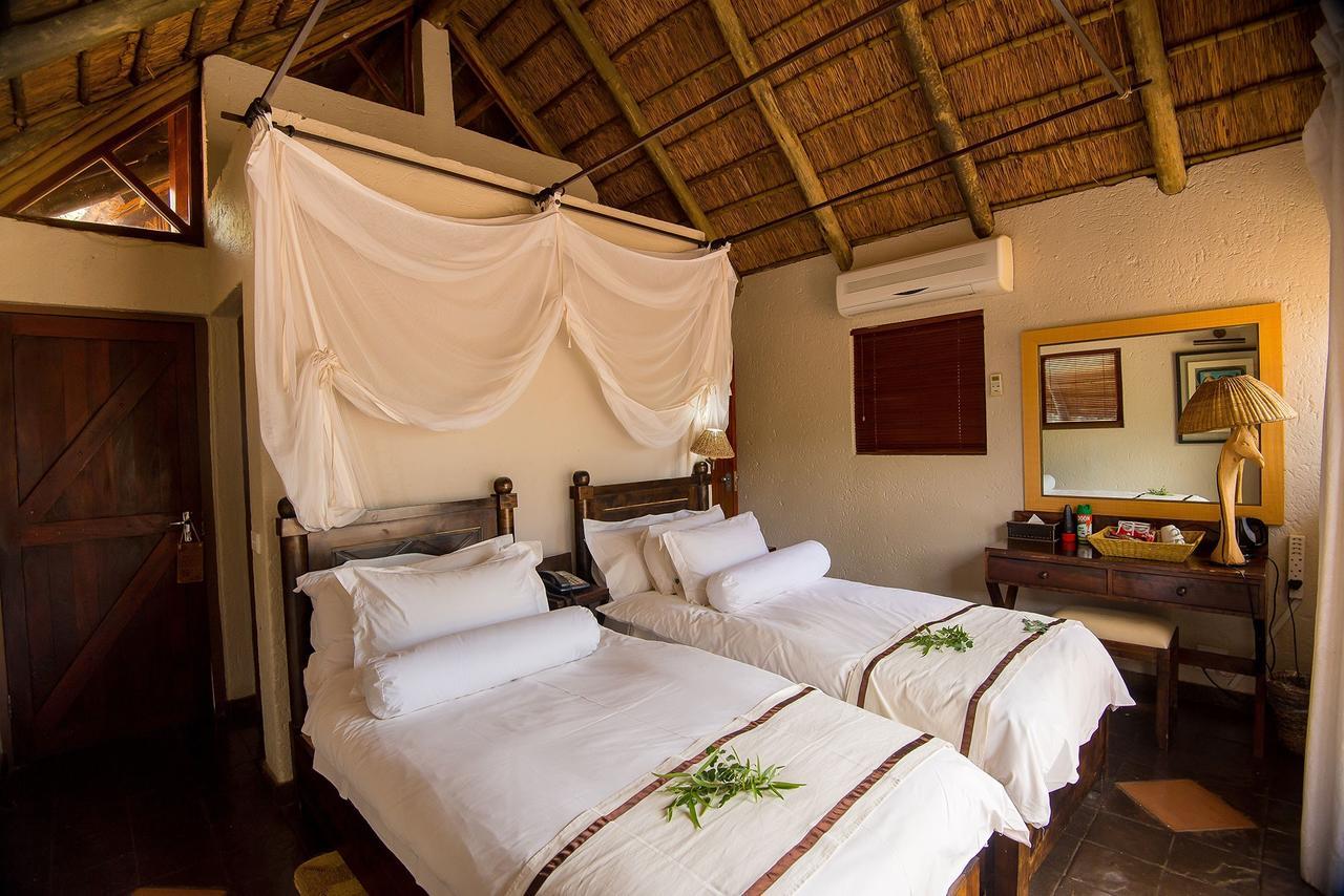 Tau Game Lodge Заповедник Мадикве Экстерьер фото