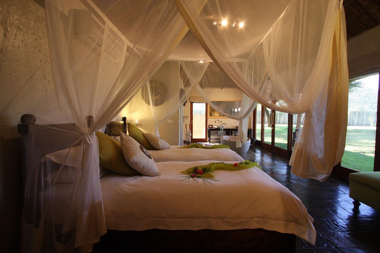 Tau Game Lodge Заповедник Мадикве Экстерьер фото