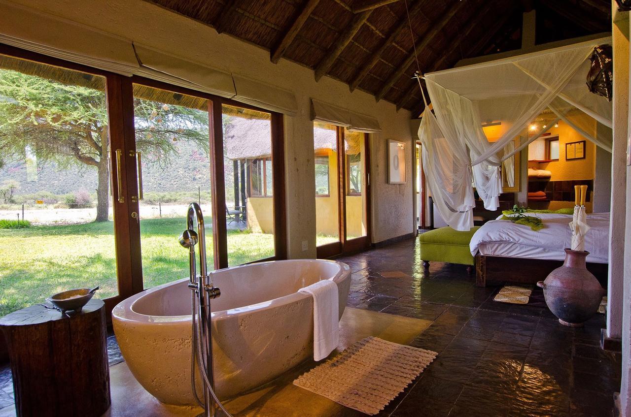 Tau Game Lodge Заповедник Мадикве Экстерьер фото