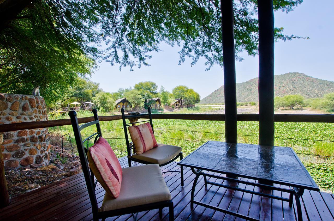 Tau Game Lodge Заповедник Мадикве Экстерьер фото