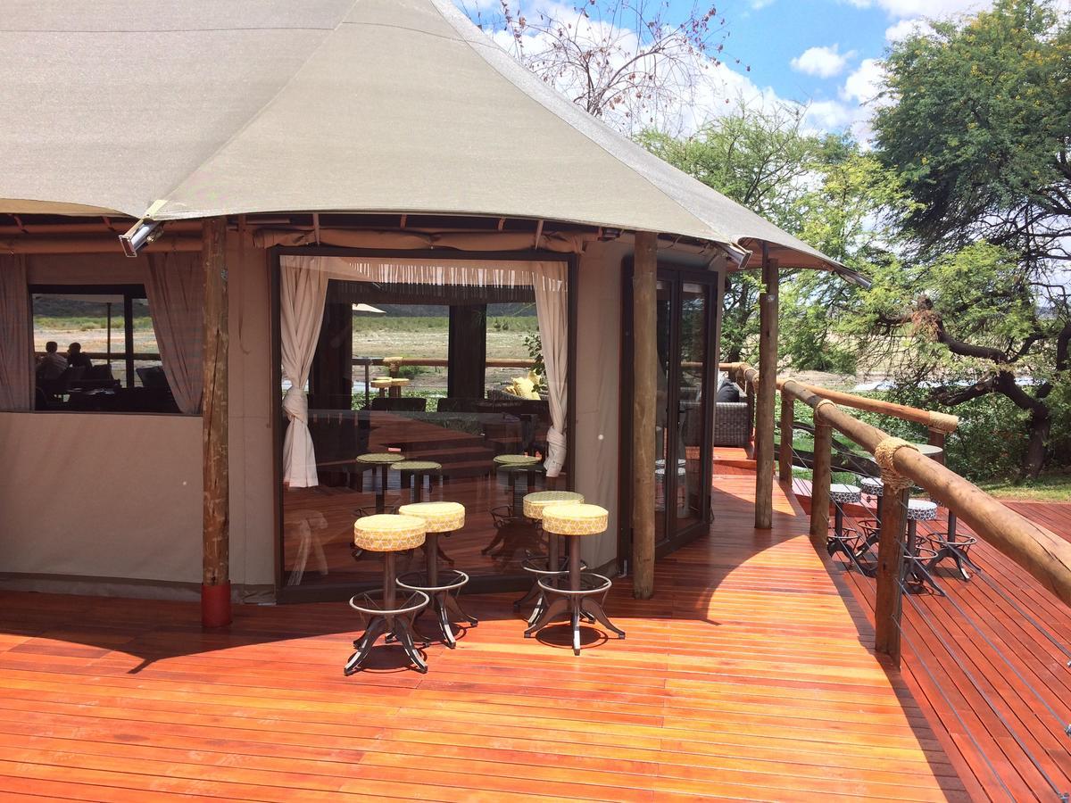 Tau Game Lodge Заповедник Мадикве Экстерьер фото
