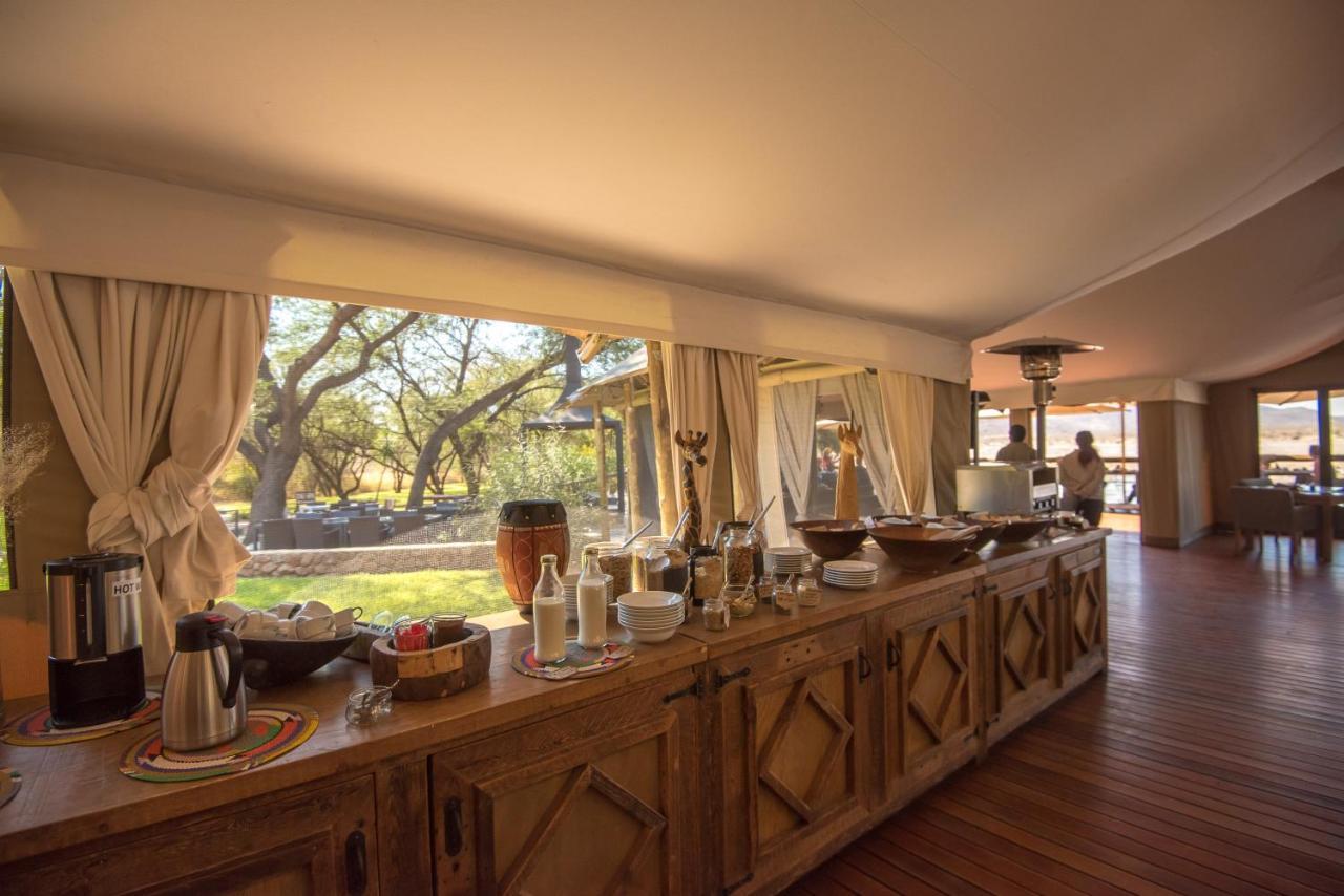 Tau Game Lodge Заповедник Мадикве Экстерьер фото