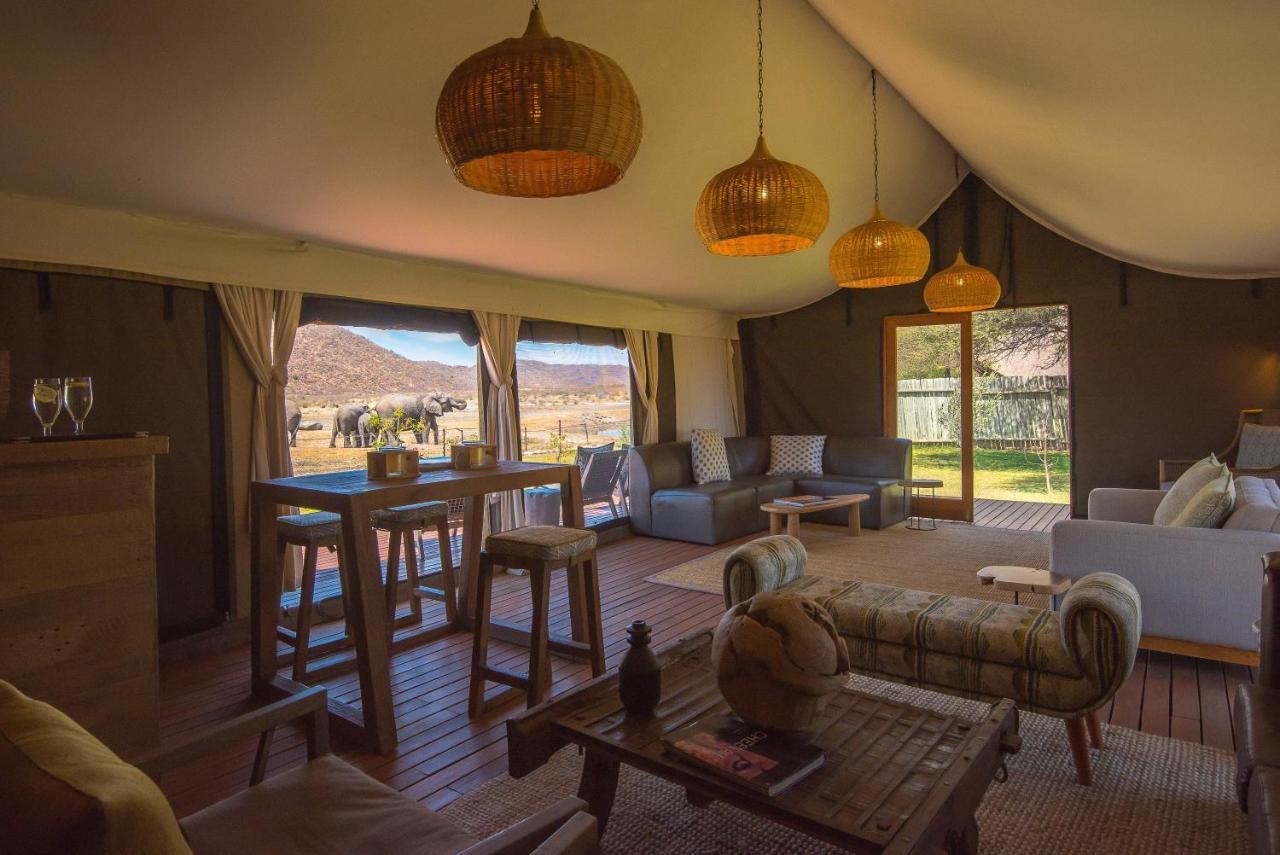 Tau Game Lodge Заповедник Мадикве Экстерьер фото